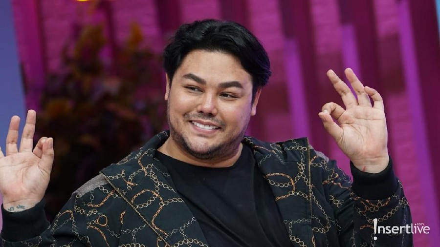 Diramal Berjodoh dengan Ayu Ting Ting, Ivan Gunawan: Hargai Aja Tanggapan Ivan Gunawan soal berjodoh dengan Ayu Ting Ting dalam ramalan Wirang Birawa.