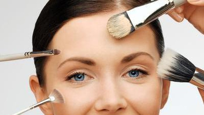 Ladies, Inilah 5 Kuas Make Up yang Wajib Dimiliki Pemula