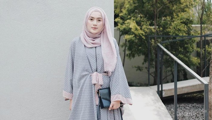 Beda dari Biasanya, Ikuti Tutorial Kerudung Pashmina ala Ashry Rabani