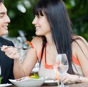 Kenali 7 Tanda Pria Jatuh Cinta