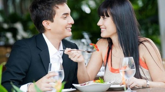 Kenali 7 Tanda Pria Jatuh Cinta