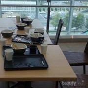 [FORUM] Kamu tim beresin tray atau tinggalin tray di meja pas makan Fast Food?