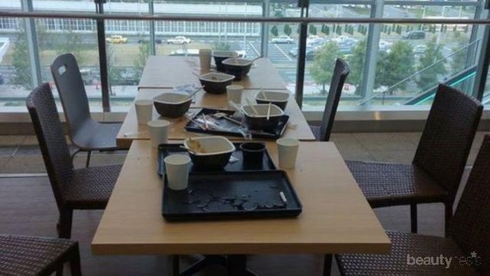 [FORUM] Kamu tim beresin tray atau tinggalin tray di meja pas makan Fast Food?