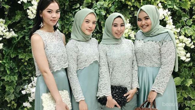 Deretan Model Dress Brokat Ini Lagi Hits Banget Di Kalangan Hijabers