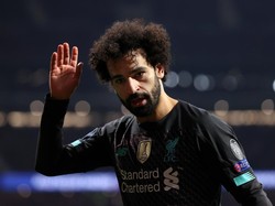 Pakai Topeng Mohamed Salah, 4 Orang Bersenpi Rampok Toko