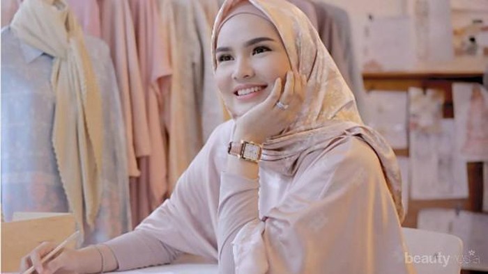 Kenalan dengan Ria Miranda, Desainer asal Padang yang Menginspirasi Kaum Hawa