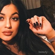 Cara Mendapatkan Plump Lips ala Kylie Jenner