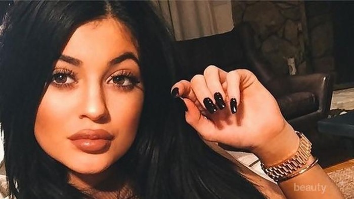 Cara Mendapatkan Plump Lips ala Kylie Jenner