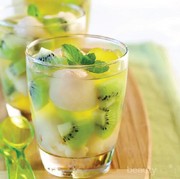 Membuat Variasi Es Kelapa Muda Segar untuk Berbuka Puasa
