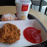Genks, ada yang tahu gak saos sambal McD itu merknya Apa?