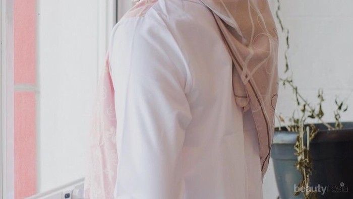 Contek Cara Memakai Hijab Kekinian Ala Melody Prima, Bikin Gaya Makin Stylish!