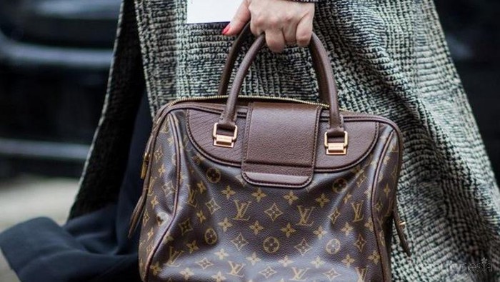 [FORUM] Mendingan tas atau baju ya yang harus barang branded?