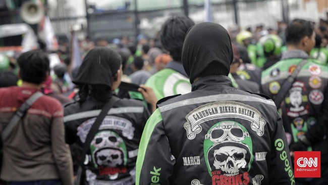 Kementerian Perhubungan resmi menaikkan tarif ojek online (ojol). Kini tarif terendah ojol berkisar antara Rp9.000 sampai Rp10.500 per kilometer.