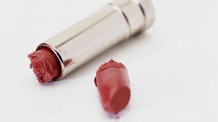 Help!! Lipstick ku patah!