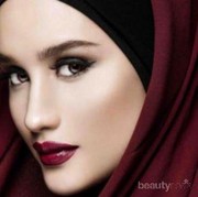 [FORUM] Boleh ga sih wanita berhijab pakai lipstik warna hitam?