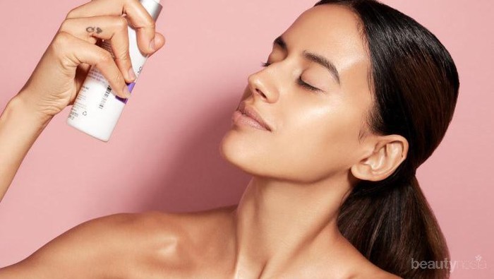 Ingin Wajah Segar dan Lembab Seharian? Yuk, Coba Pakai Face Mist Terbaik Ini!