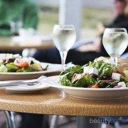 Tips Diet Ampuh Saat Hang Out dengan Teman