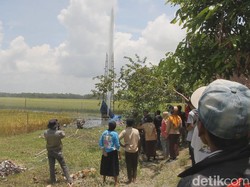 Lumpur Setinggi 40 Meter Menyembur dari Lubang Sumur di Grobogan