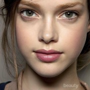 Tips Gaya Tampilan No Makeup dalam 3 Menit
