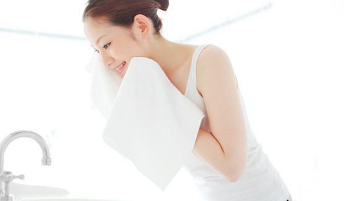 Tips Makeup Aman untuk Kulit Berminyak bagi Pemula