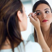 5 Kesalahan Makeup yang Mebuat Wajahmu Terlihat Lebih Gelap dan Tua