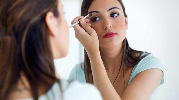 5 Kesalahan Makeup yang Mebuat Wajahmu Terlihat Lebih Gelap dan Tua
