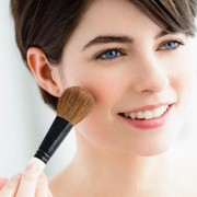 Perhatikan Cara Pemakaian Blusher Berdasarkan Jenisnya