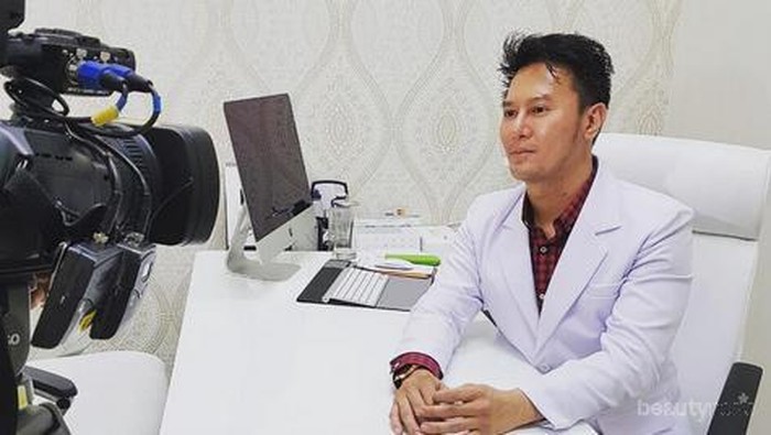 Dr. Kurniawan: Lipstick Matte Bukan Penyebab Bibir Kering