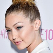 Tips Makeup Glowing dengan Highlighter untuk Pemula