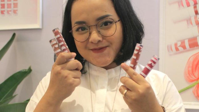 5 Lipstick Matte Favorit Lizzie Parra