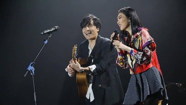 img-title Isyana Sarasvati dan Suami Rayakan Setahun Pernikahan Lewat Lagu '1+1'