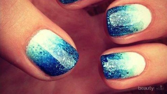 Tak Hanya Rambut Ombre, Lakukan Hal Serupa pada Kukumu