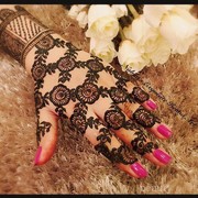 Inspirasi Menhdi Cantik untuk Tampilan Feminin (Bagian 2)