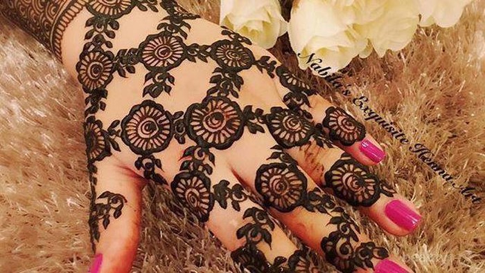 Inspirasi Menhdi Cantik untuk Tampilan Feminin (Bagian 1)