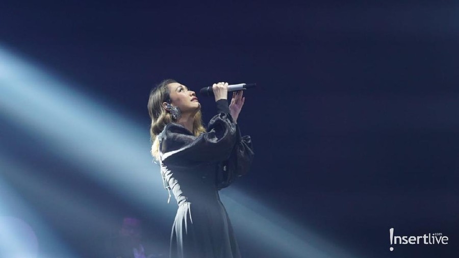 Bunga Citra Lestari begitu meresapi saat menyanyikan lagu 'Tentang Kamu' yang mengisahkan masa-masa pacaran dengan almarhum suami, Ashraf Sinclair.