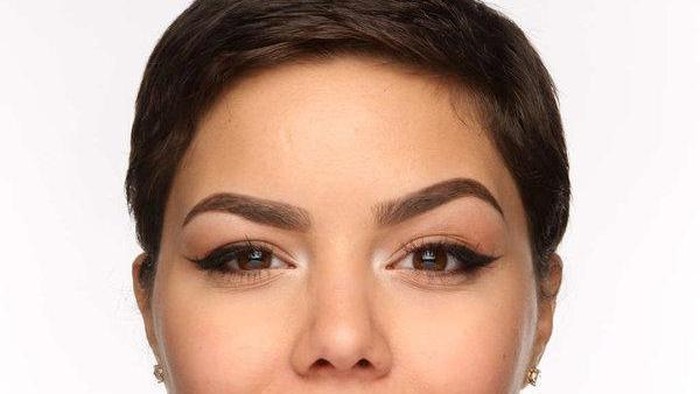 Tebalkan Alis dengan Mengoleskan 5 Bahan Alami Berikut