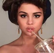 Minuman Berikut Selalu Hadir dalam Rutinitas Pagi Selena Gomez