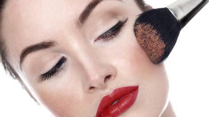 Tampil Percaya Diri dengan Blusher yang Tepat