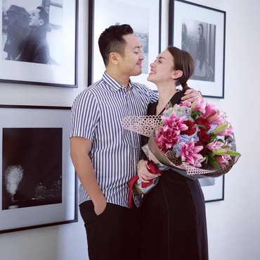 Rianti Cartwright Hamil, Suami Bahagia Sampai Tak Berhenti Menangis