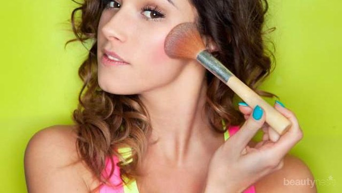 Kamu Mungkin Tak Percaya Harga Blush Ini, Tapi Bandingkan Hasilnya!