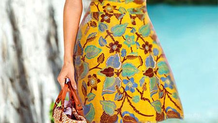 Tampil Cantik dengan Gaya Casual Rok Batik