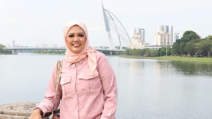 elly sugigi