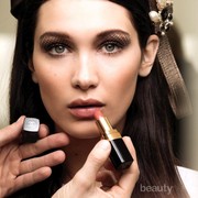 Wajah Fresh dengan Makeup ala Bella Hadid