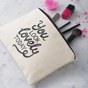 Wajah Kusam di Sore Hari? Siapkan Produk Makeup Ini di Pouch-mu!
