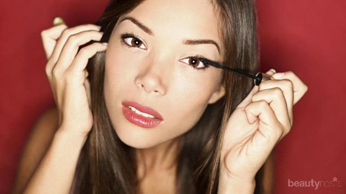 5 Hal yang Perlu Diperhatikan Agar Mascara Tak Mudah Menggumpal