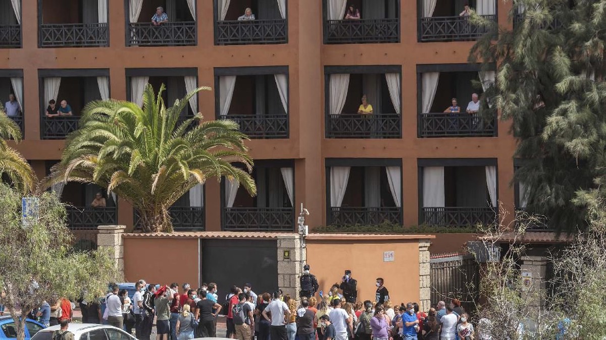 FOTO :  Panik Virus Corona di Hotel Spanyol