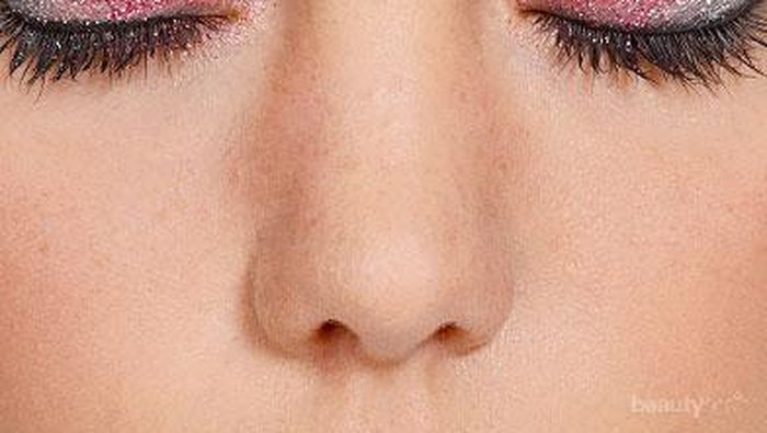 Percantik Dirimu dengan Menambahkan Glitter pada Makeup