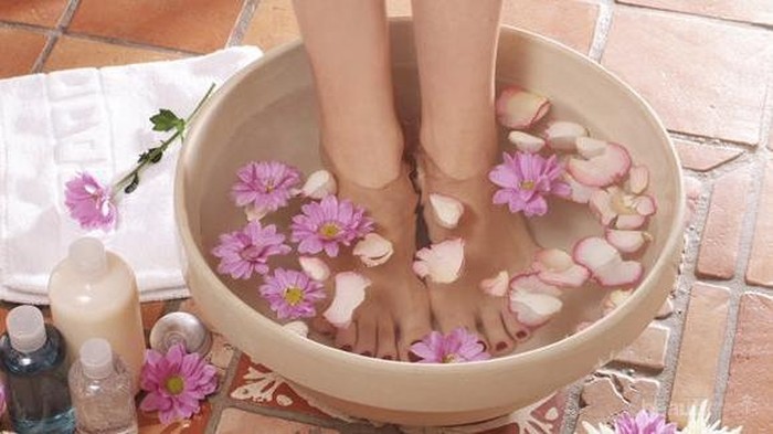 5 Bahan Rendaman Alami Pengusir Bau Kaki