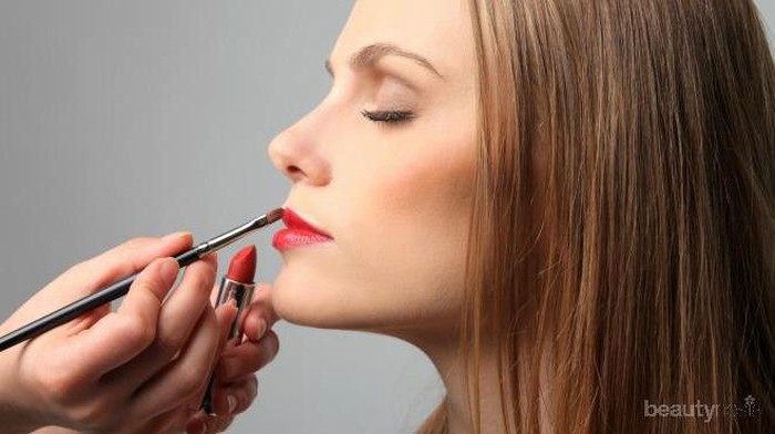 Tips Memakai Lipstick Sempurna ala Makeup Artist