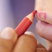 6 Cara Jenius Mengunakan Lip Liner